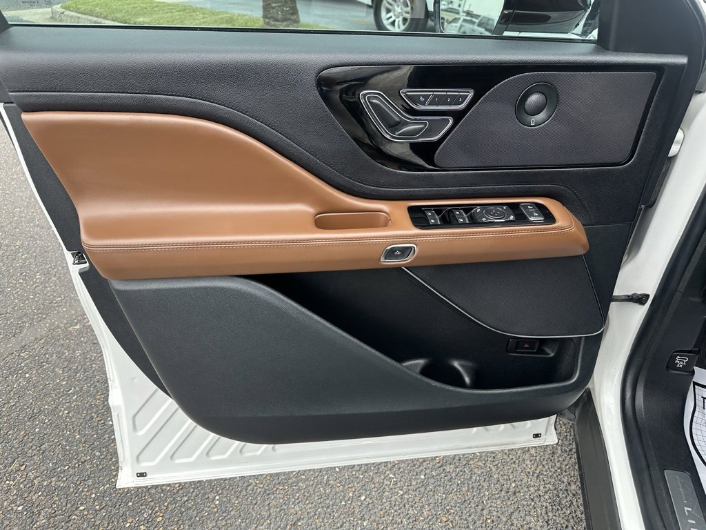 Used 2022 Lincoln Aviator Reserve w/ Elements Package Plus image 10