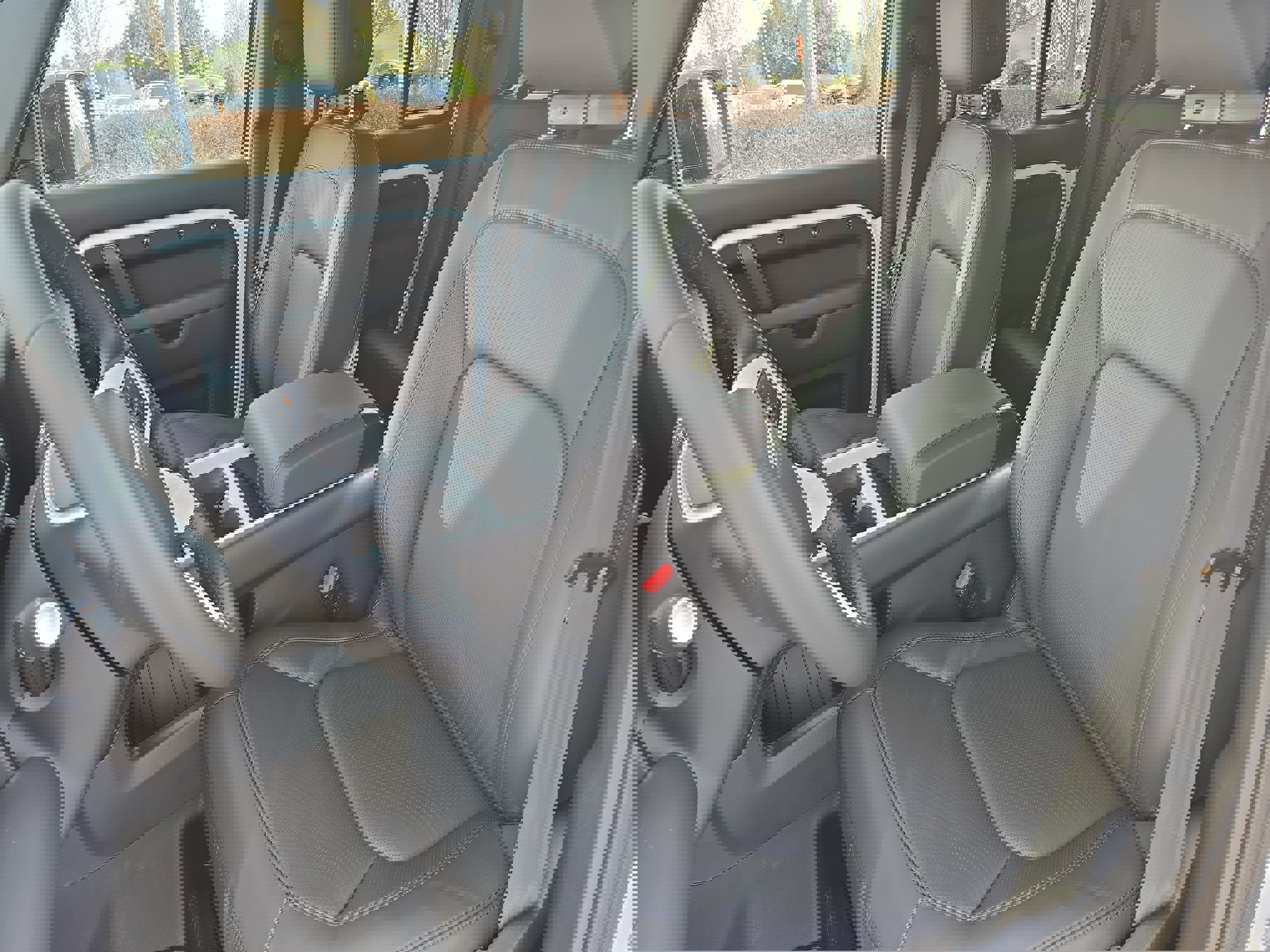 New 2026 Land Rover Defender 110 X-Dynamic SE image 14