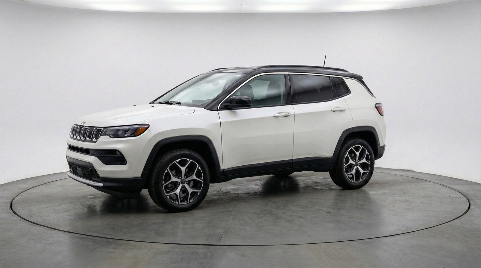 Used 2025 Jeep Compass Limited image 3