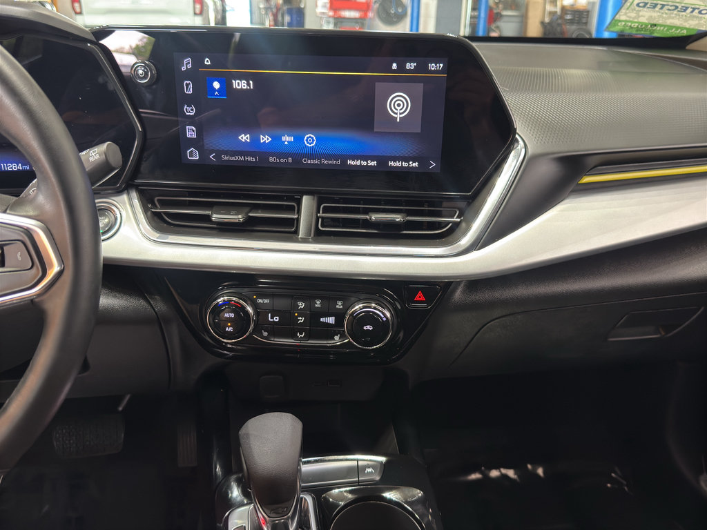 Used 2025 Chevrolet Trax LT w/ Driver Confidence Package FWD image 27