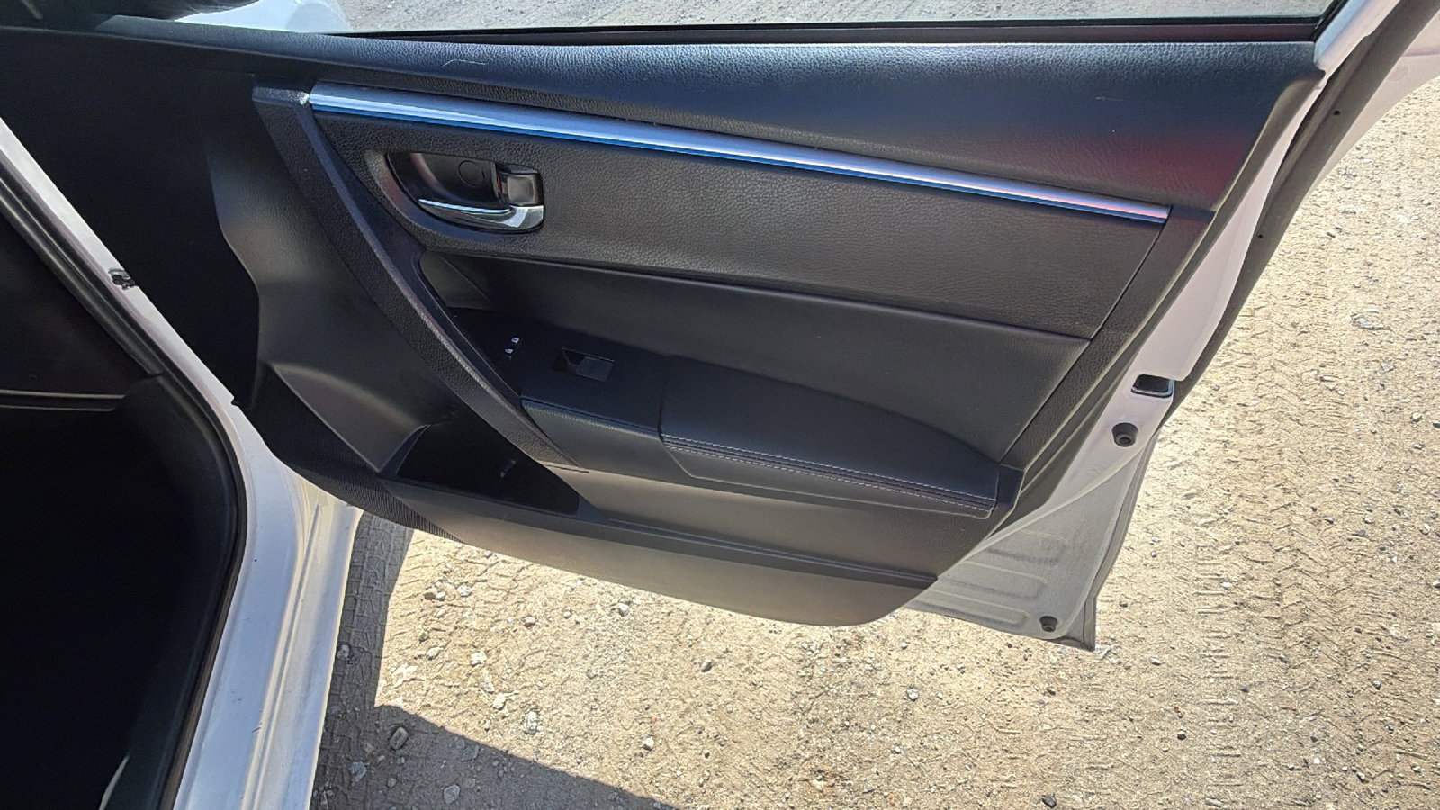 Used 2015 Toyota Corolla S image 19