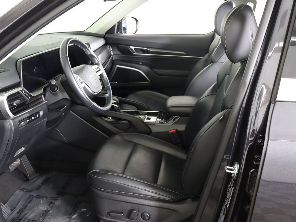 Used 2025 Kia Telluride S image 32