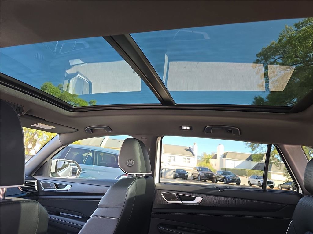 Used 2025 Volkswagen Atlas Cross Sport SEL Premium R-Line image 28