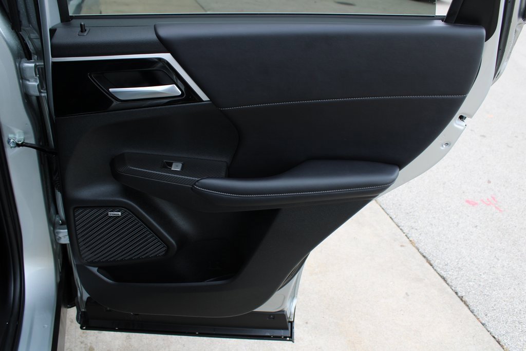 Used 2025 Mitsubishi Outlander SE image 24