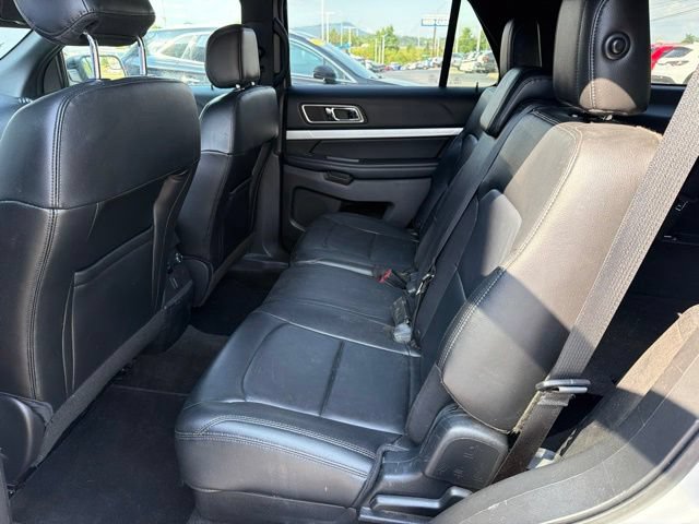 Used 2016 Ford Explorer XLT w/ Equipment Group 202A AWD/4WD image 9