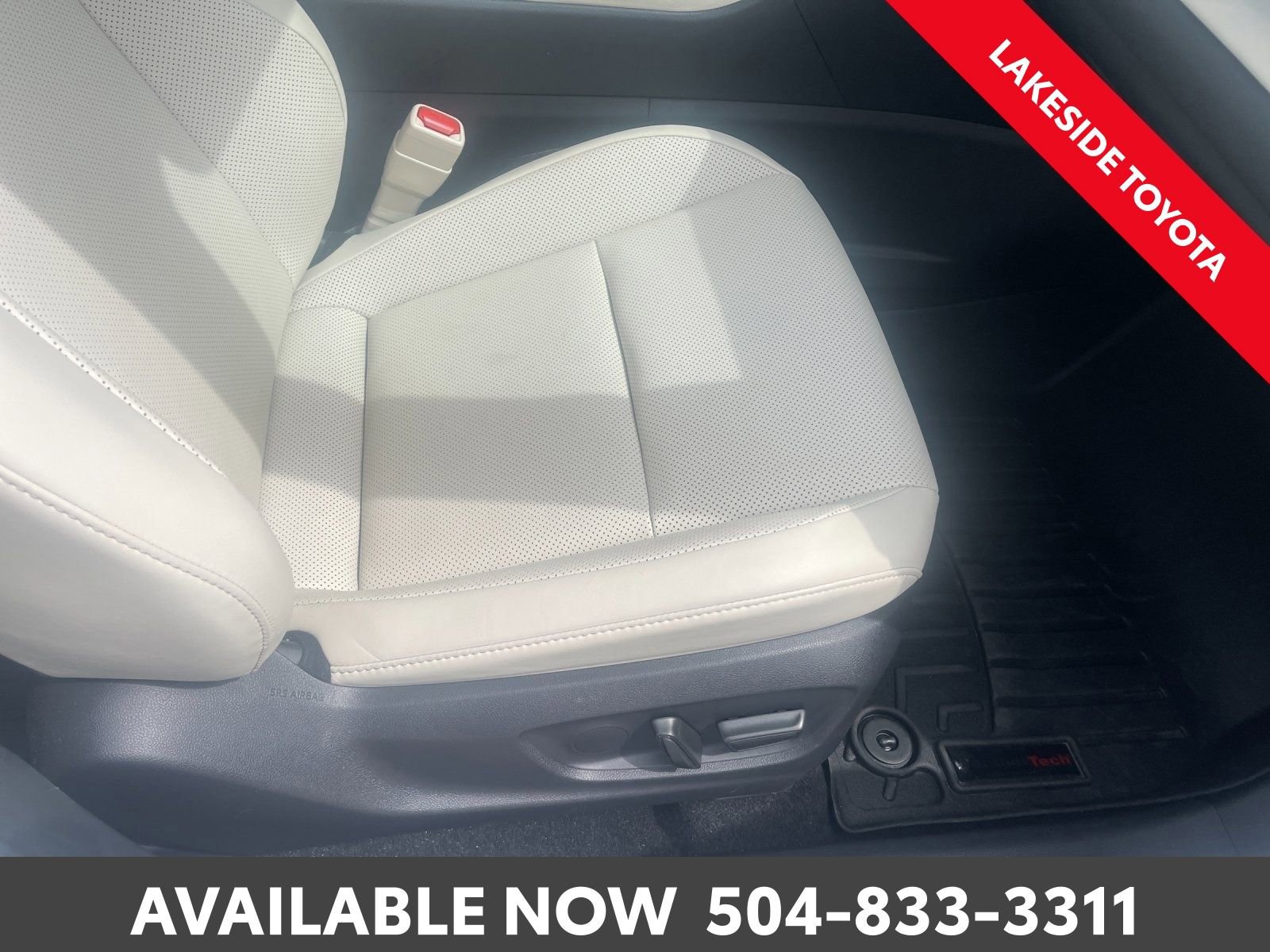 Used 2023 Toyota Crown Limited image 32