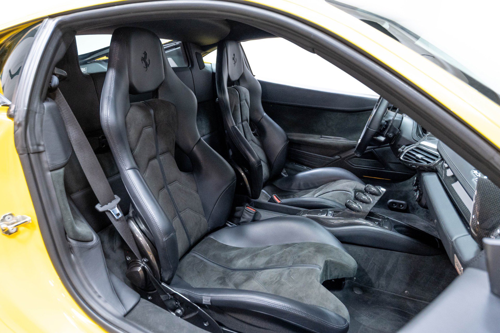 Used 2010 Ferrari 458 Italia Coupe RWD image 30