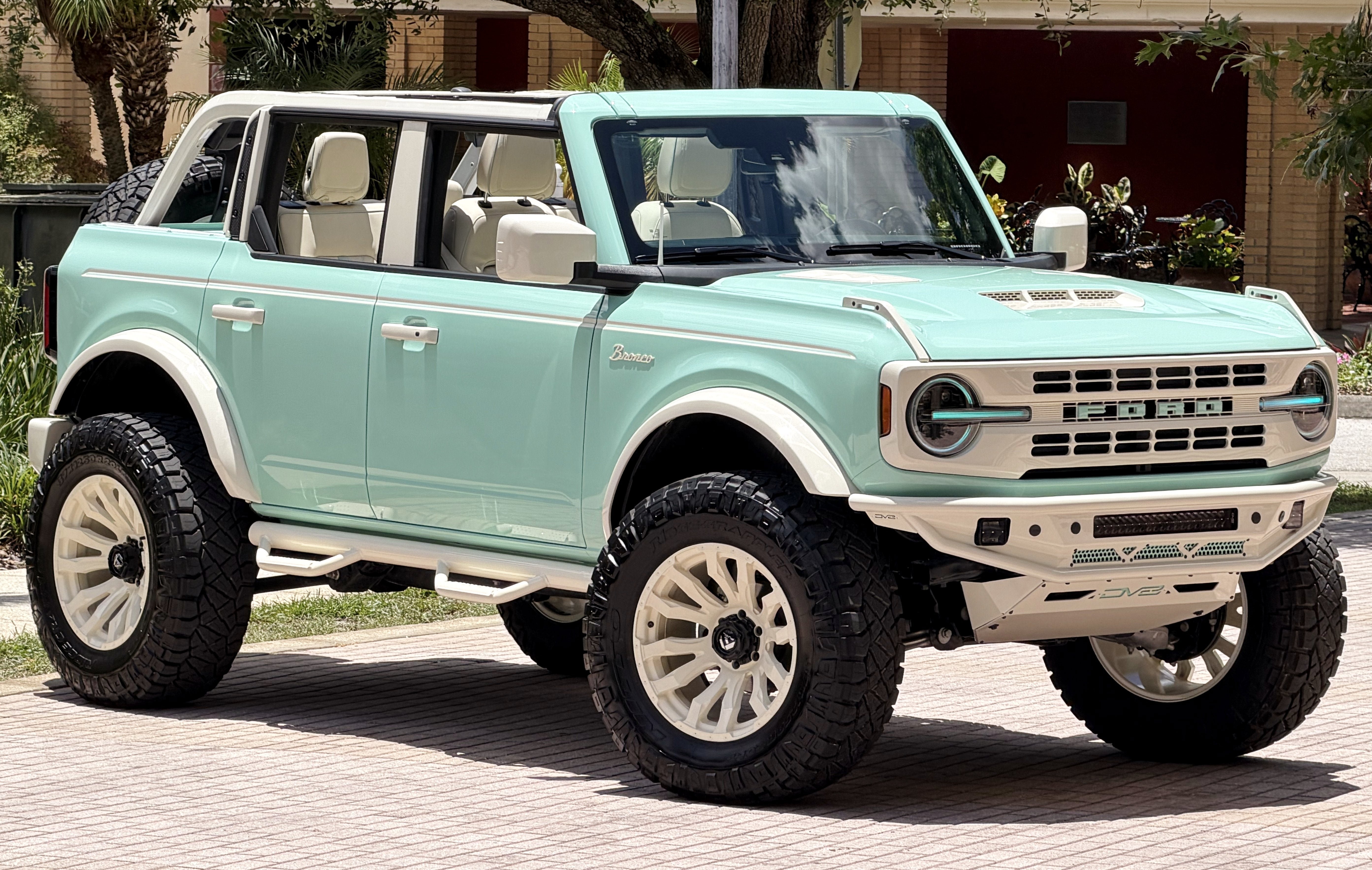 Used 2025 Ford Bronco Outer Banks AWD/4WD image 12