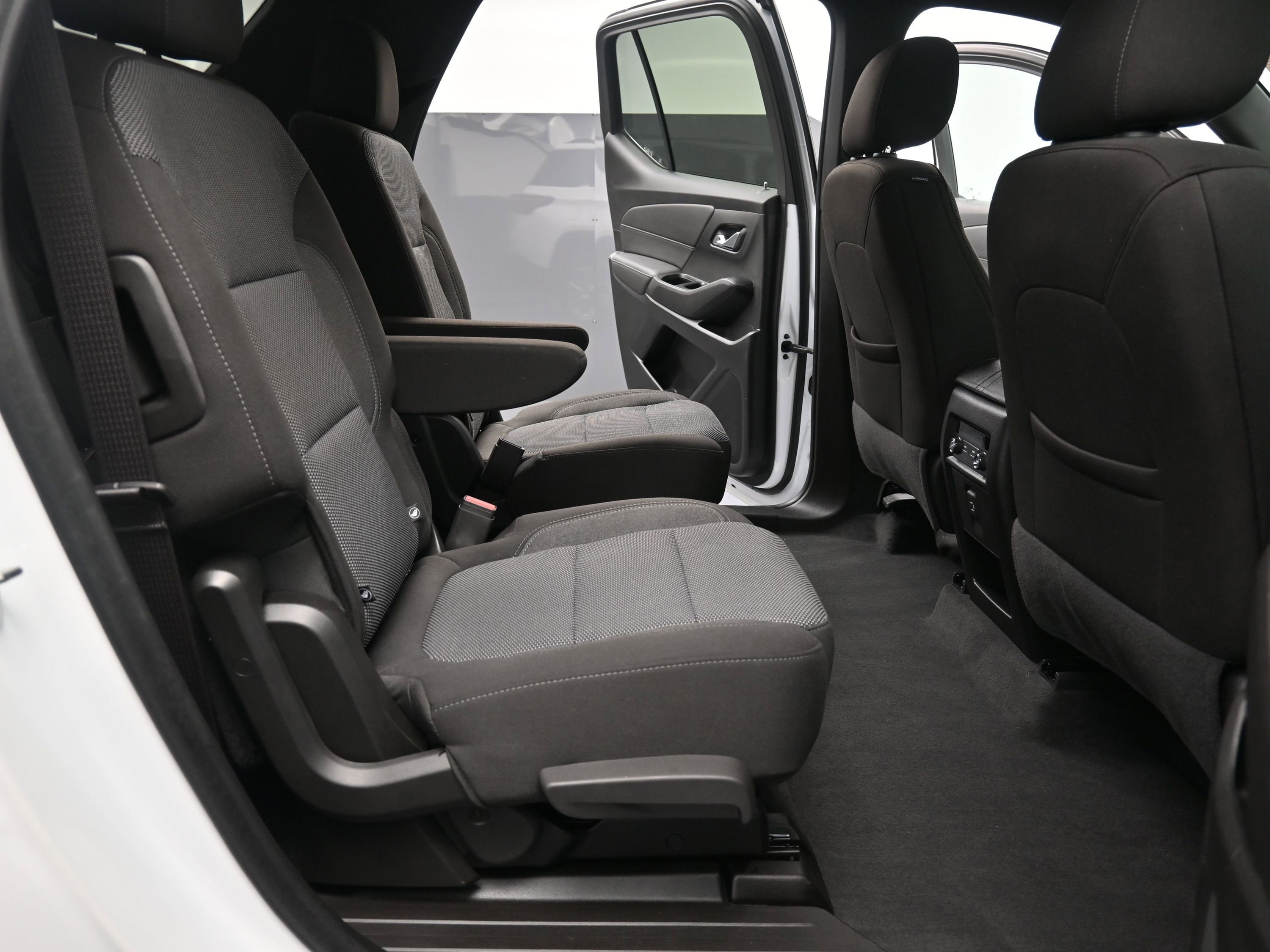 Used 2023 Chevrolet Traverse LT image 25