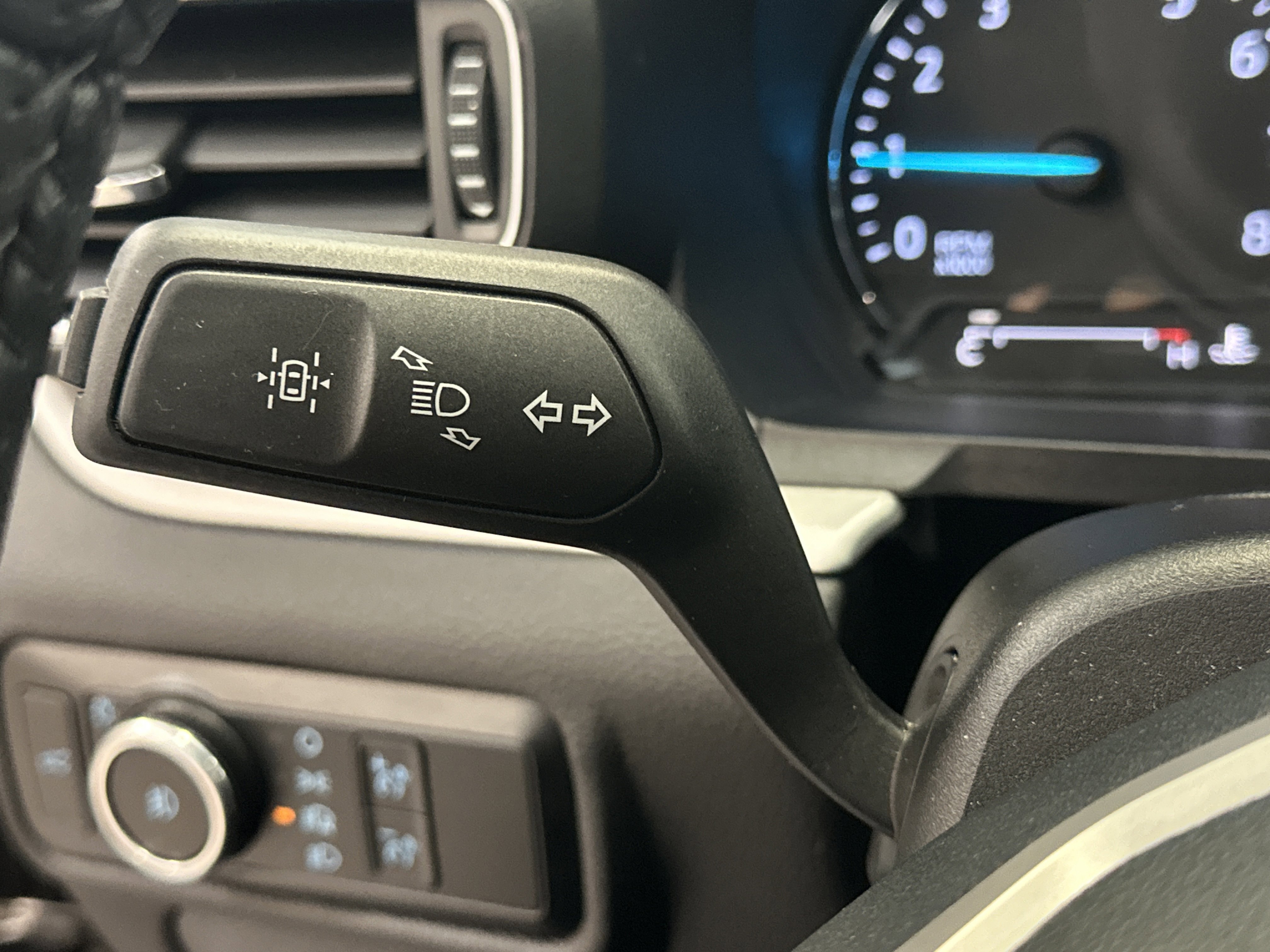 Used 2023 Ford Explorer XLT w/ Equipment Group 202A image 35