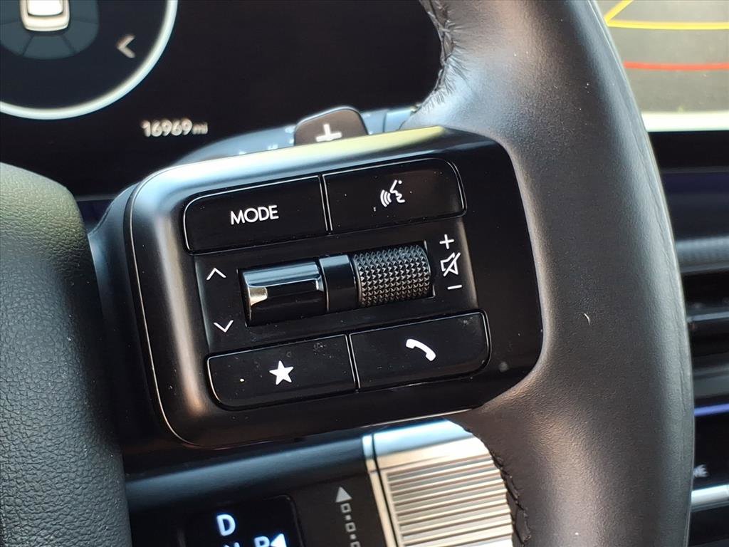 Certified 2025 Hyundai Santa Fe Calligraphy image 29