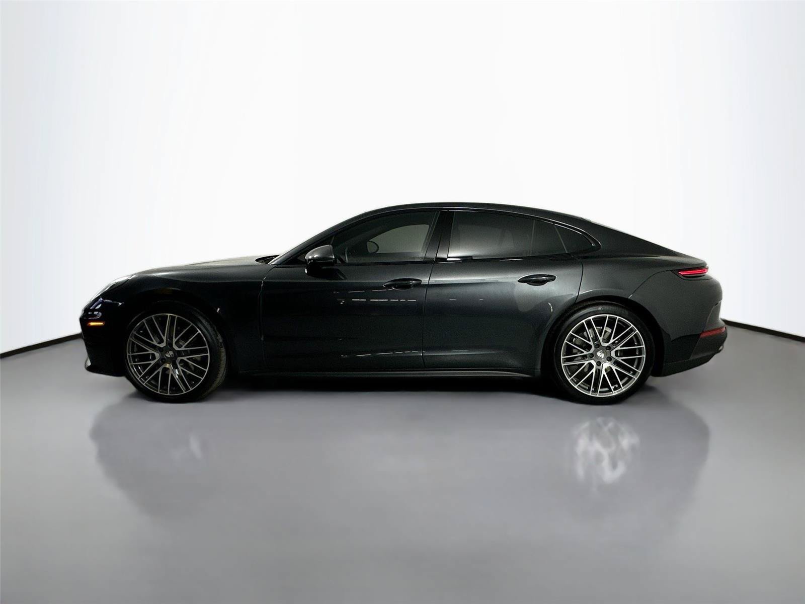 Certified 2024 Porsche Panamera image 2