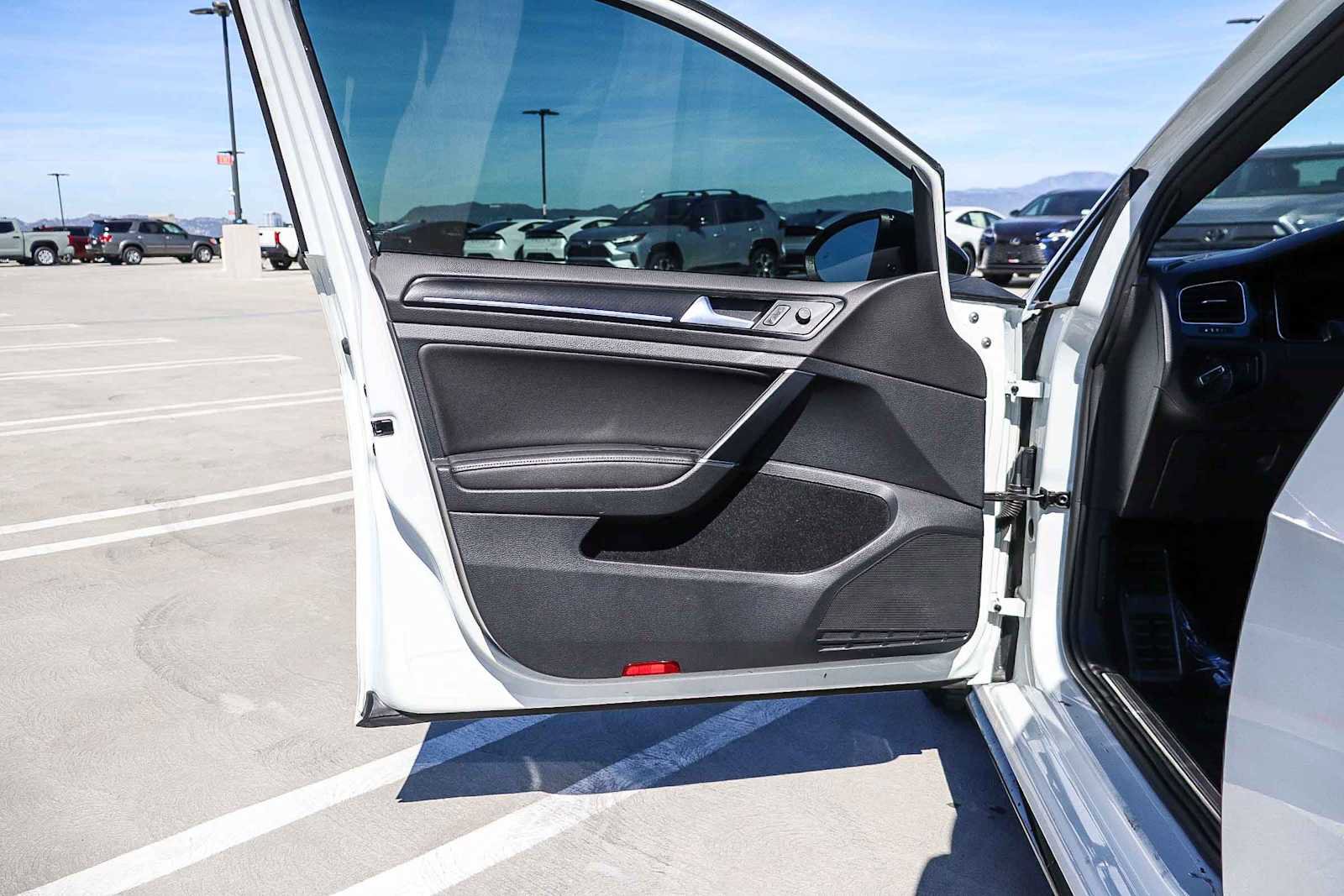 Used 2019 Volkswagen Golf R 4-Door image 22