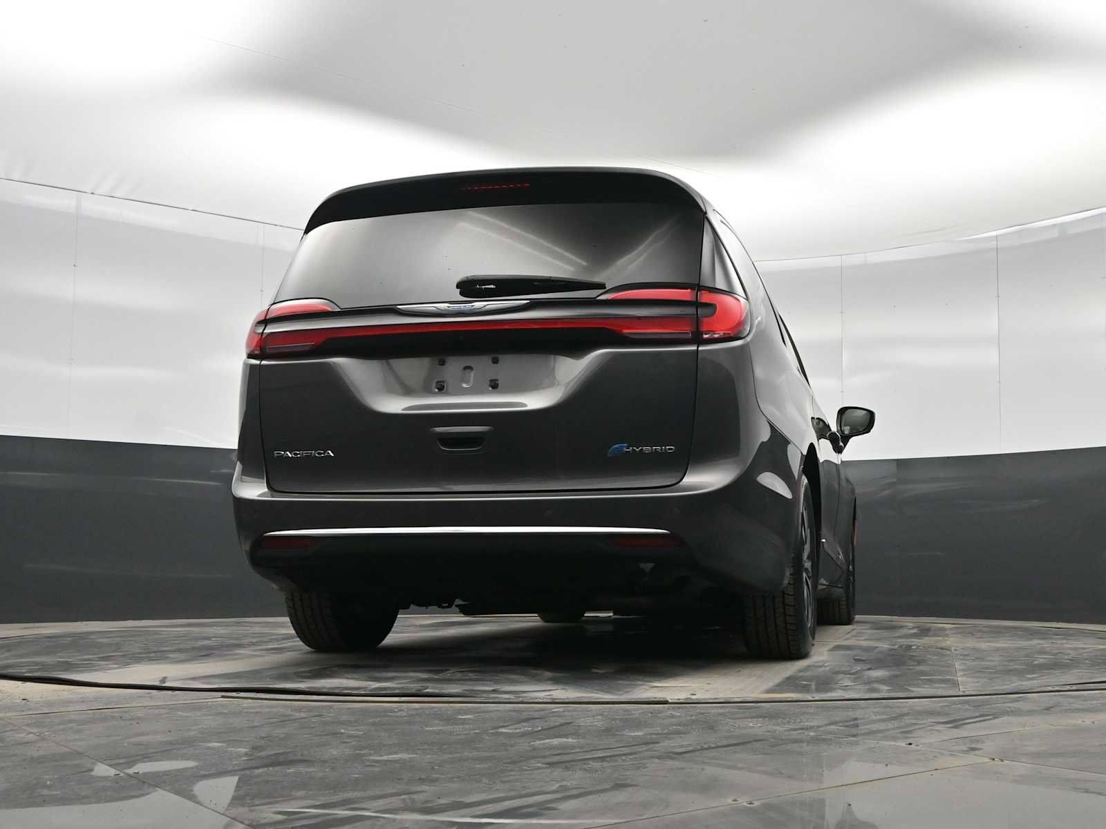 Used 2021 Chrysler Pacifica Limited w/ Uconnect Theater Family Group image 34