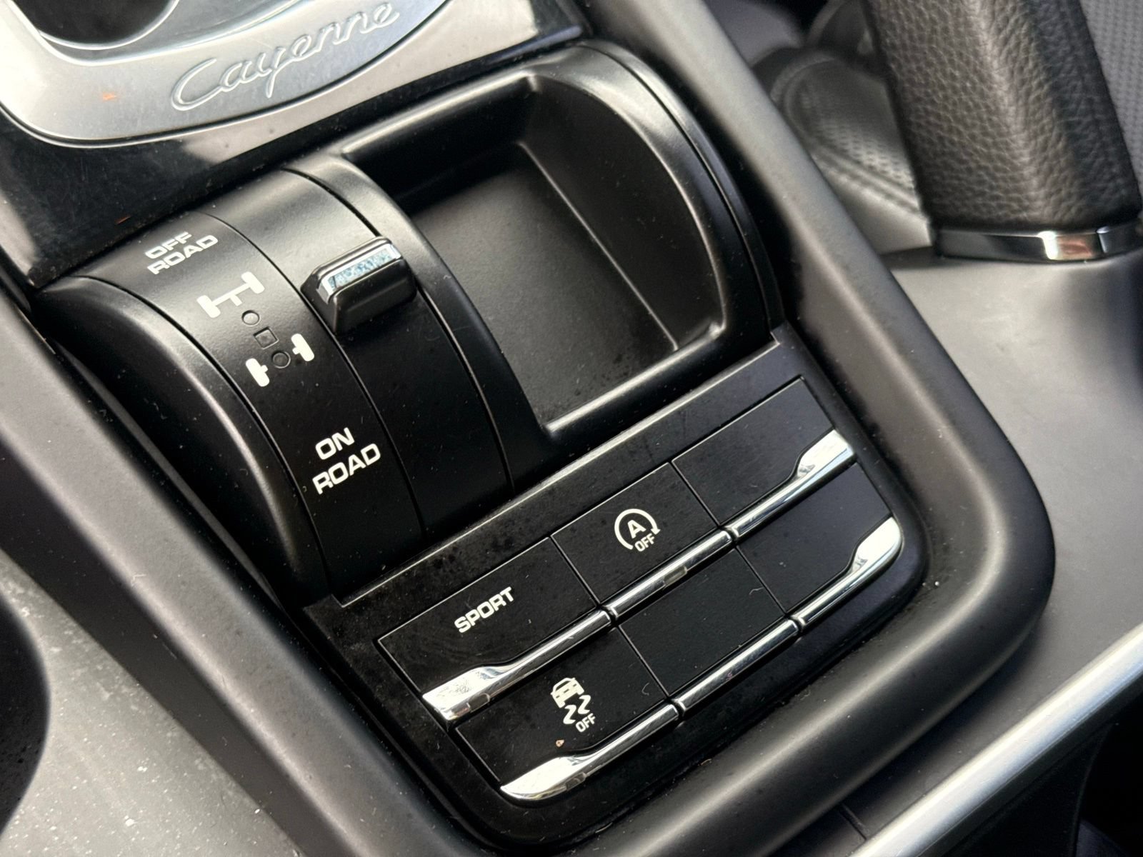 Used 2017 Porsche Cayenne Platinum Edition AWD/4WD image 24