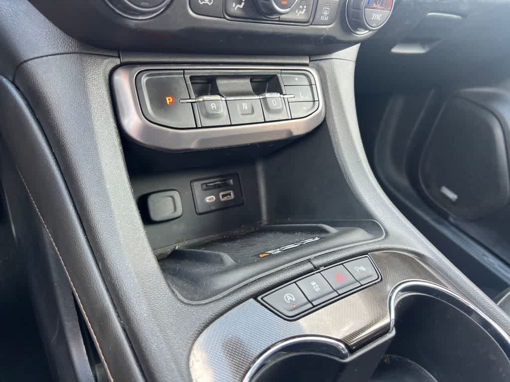 Used 2022 GMC Acadia AT4 w/ Technology Package AWD/4WD image 32