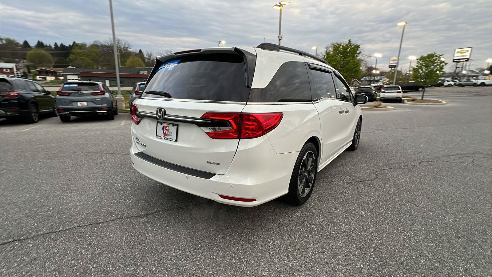 Used 2022 Honda Odyssey Elite image 4