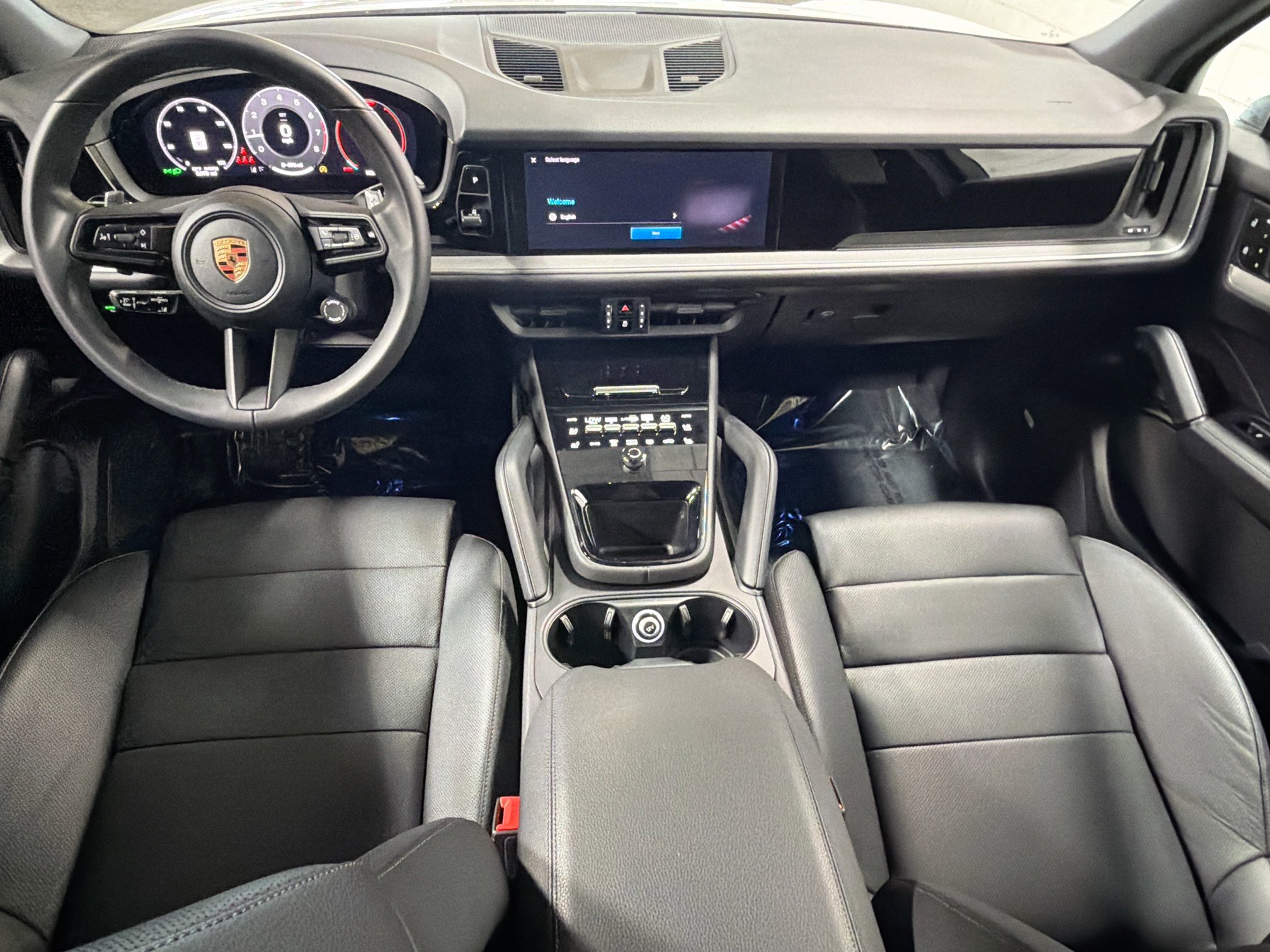 Used 2025 Porsche Cayenne image 16