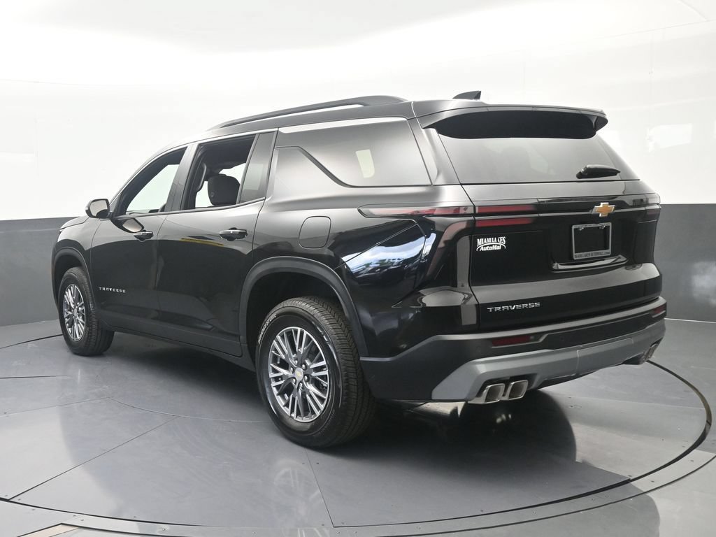 Used 2026 Chevrolet Traverse LT FWD image 4