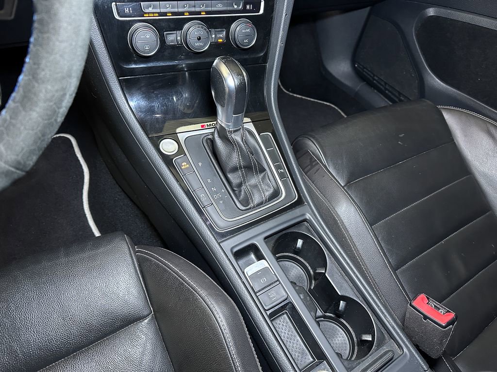 Used 2016 Volkswagen Golf 4-Door image 41