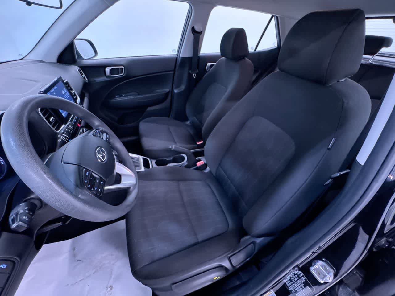 Used 2022 Hyundai Venue SE FWD image 6