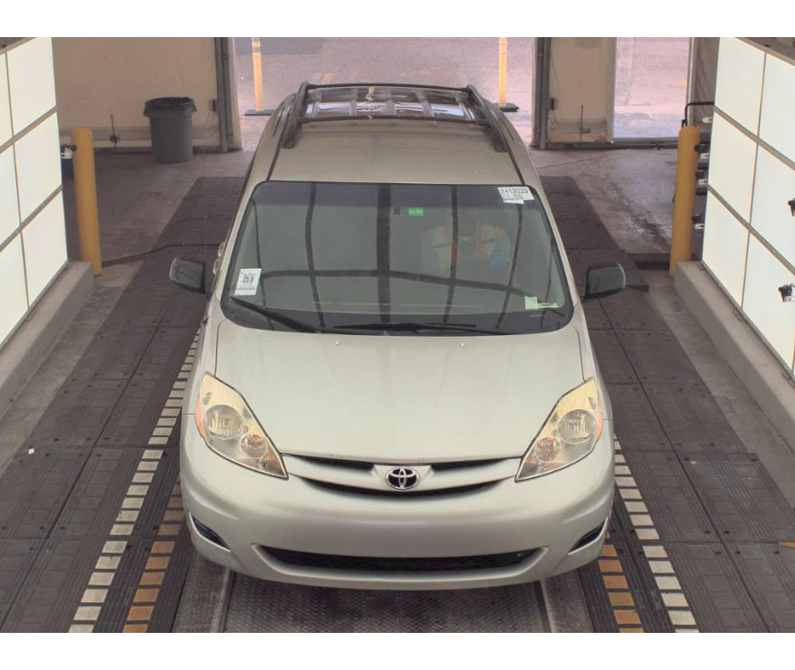 Used 2009 Toyota Sienna CE image 2