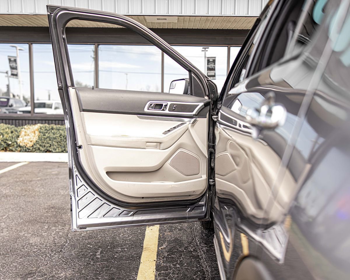 Used 2011 Ford Explorer XLT w/ 202A Rapid Spec Order Code image 30