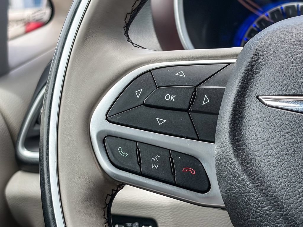 Used 2017 Chrysler Pacifica Limited w/ UConnect Theater Package FWD image 20