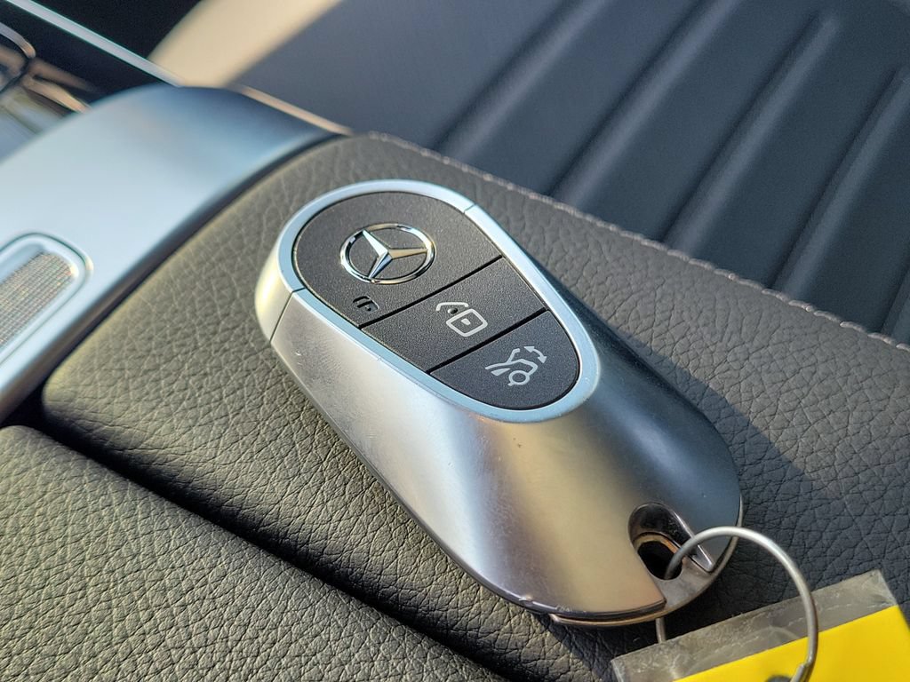 Used 2025 Mercedes-Benz GLC 350e 4MATIC image 41
