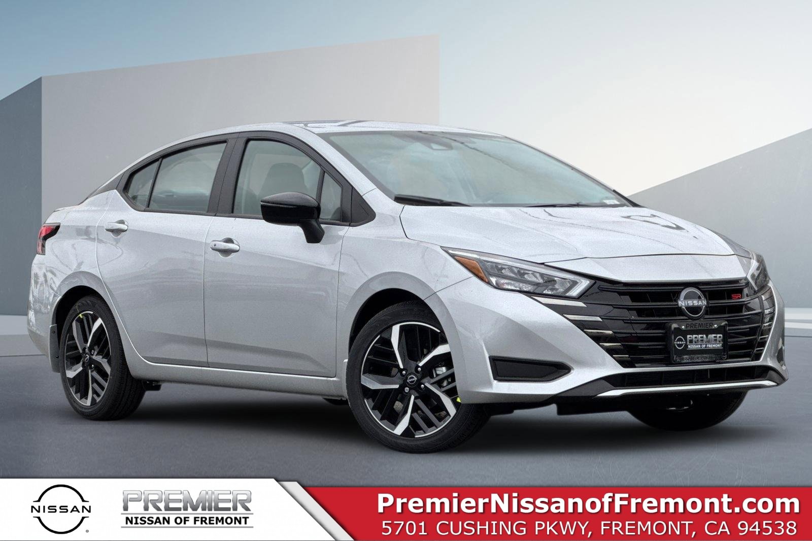 New 2025 Nissan Versa SR w/ Trunk Package