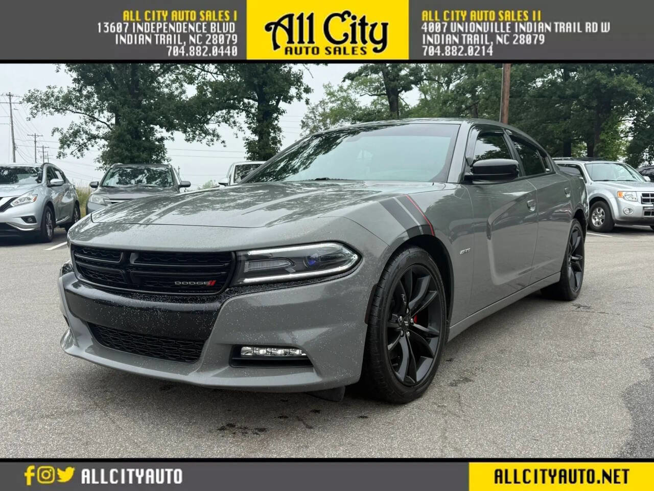 Used 2017 Dodge Charger R/T w/ Navigation & Travel Group RWD image 3