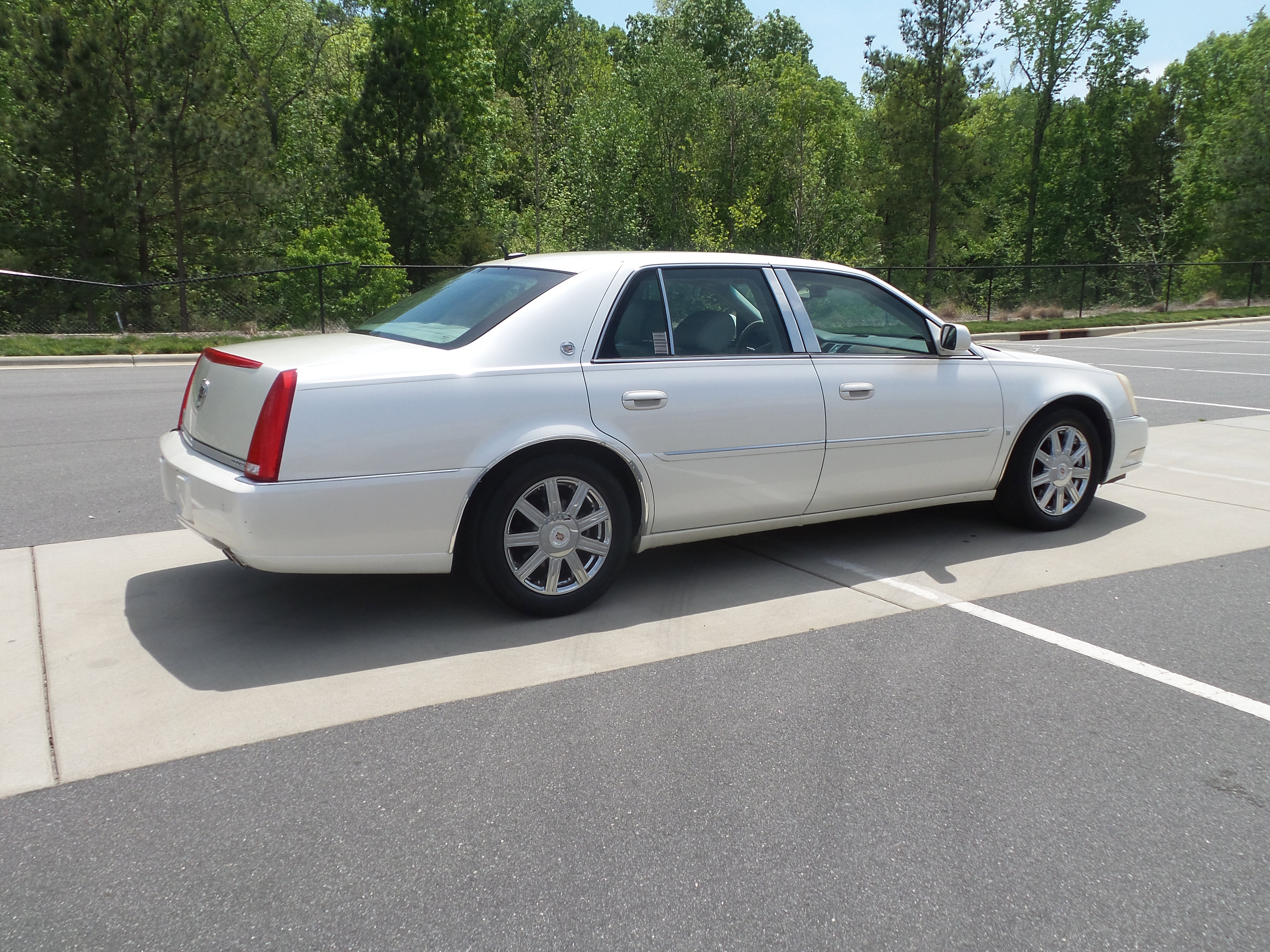Used 2008 Cadillac DTS FWD image 37
