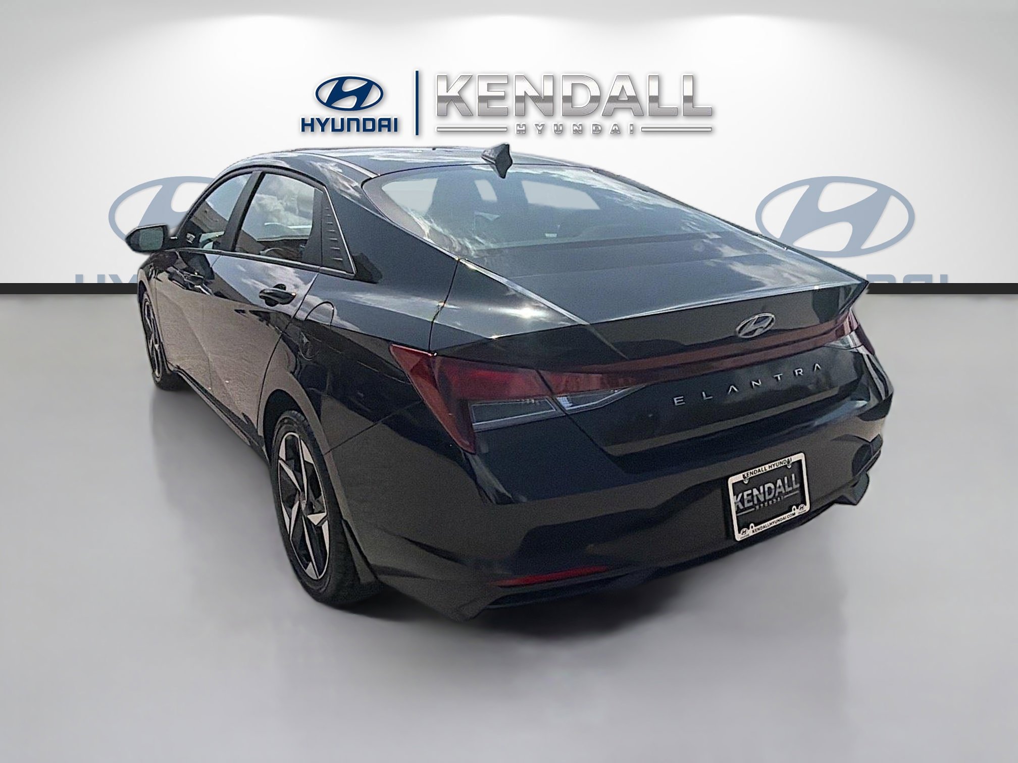 Used 2023 Hyundai Elantra SEL w/ Convenience Package FWD image 4