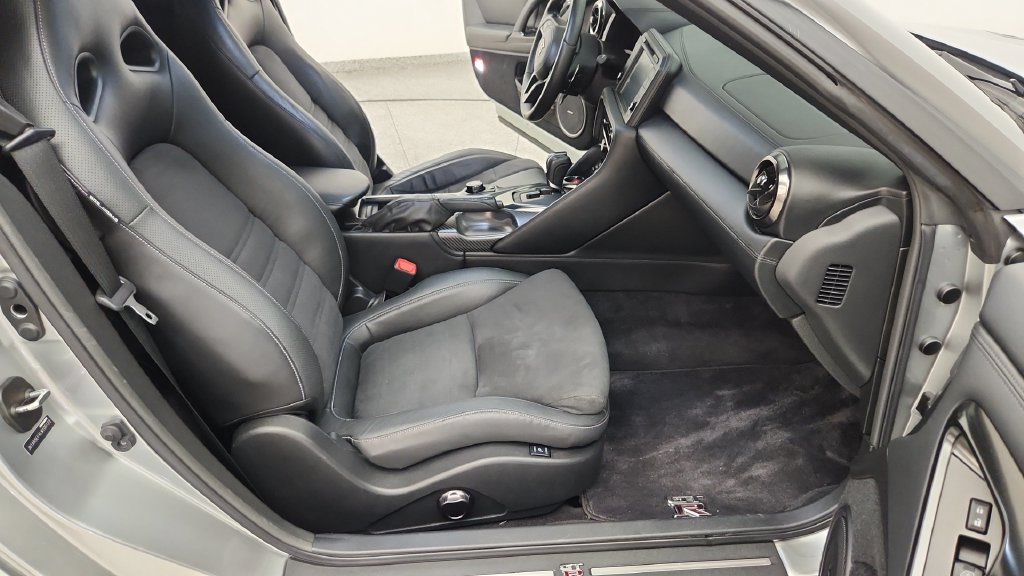 Used 2020 Nissan GT-R Premium AWD/4WD image 44