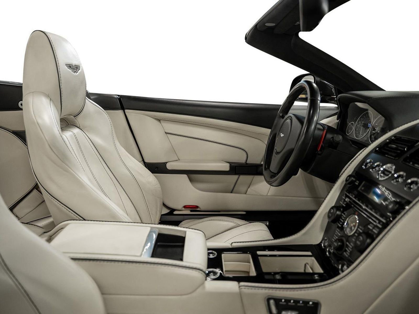 Used 2015 Aston Martin DB9 Volante image 36