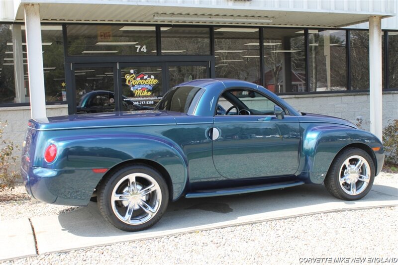 Used 2006 Chevrolet SSR w/ Preferred Equipment Group RWD image 34