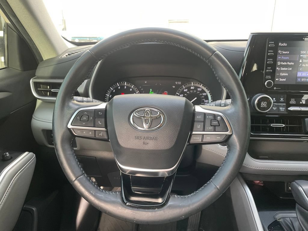 Used 2021 Toyota Highlander XLE AWD/4WD image 15
