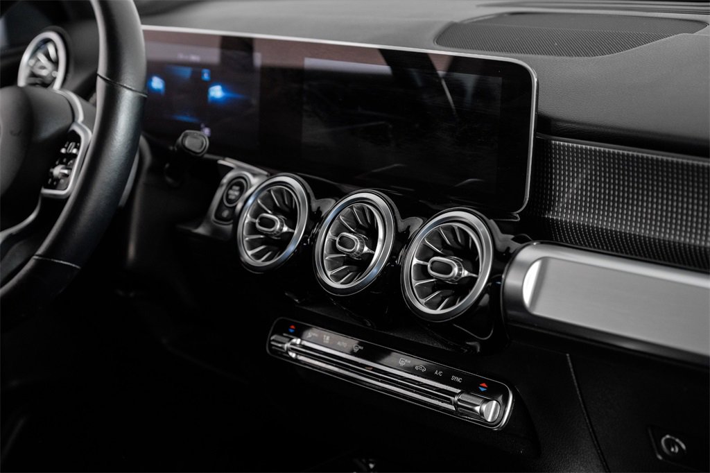 Used 2020 Mercedes-Benz GLB 250 w/ Premium Package image 22