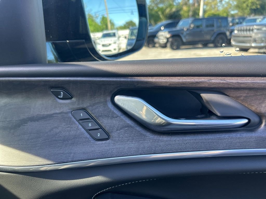 New 2025 Jeep Grand Cherokee Overland image 27