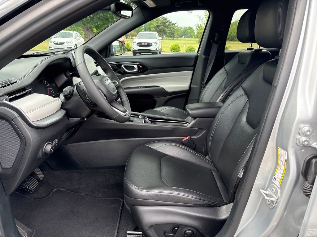 Used 2026 Jeep Compass Limited AWD/4WD image 11