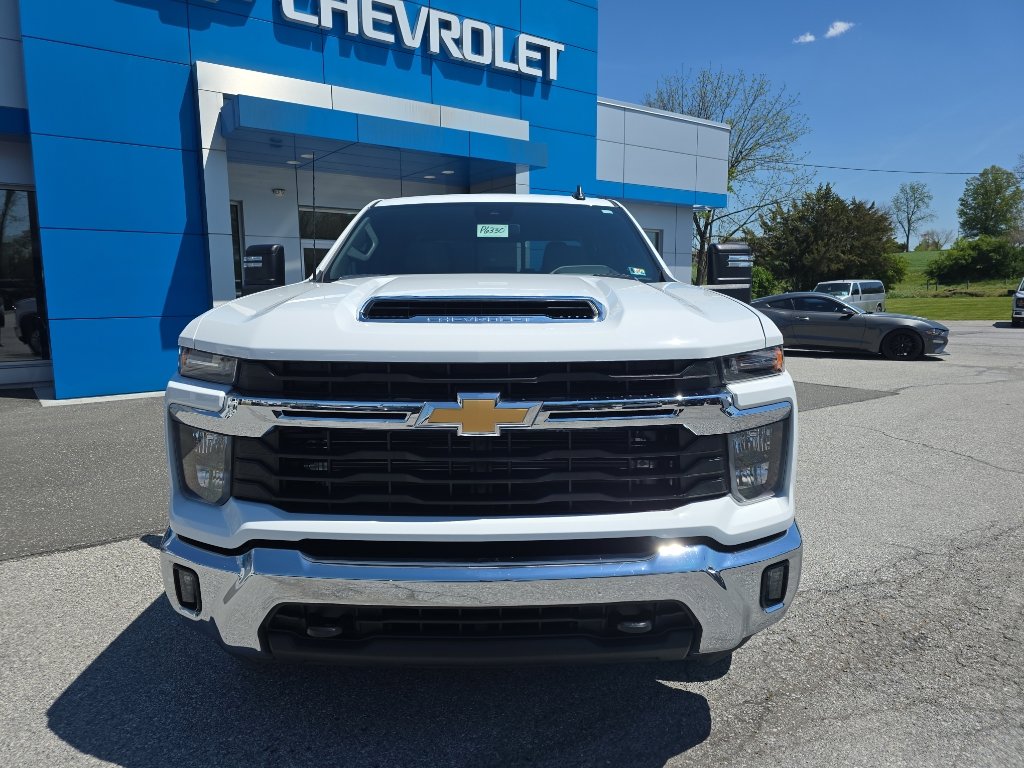 Used 2025 Chevrolet Silverado 2500 LT w/ Convenience Package AWD/4WD image 2