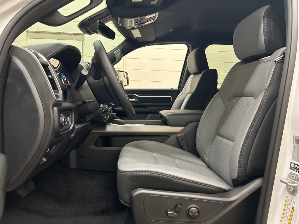 New 2026 RAM 1500 4x4 Crew Cab image 7