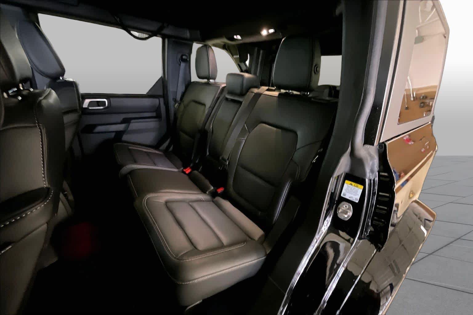 Used 2025 Ford Bronco Outer Banks AWD/4WD image 17