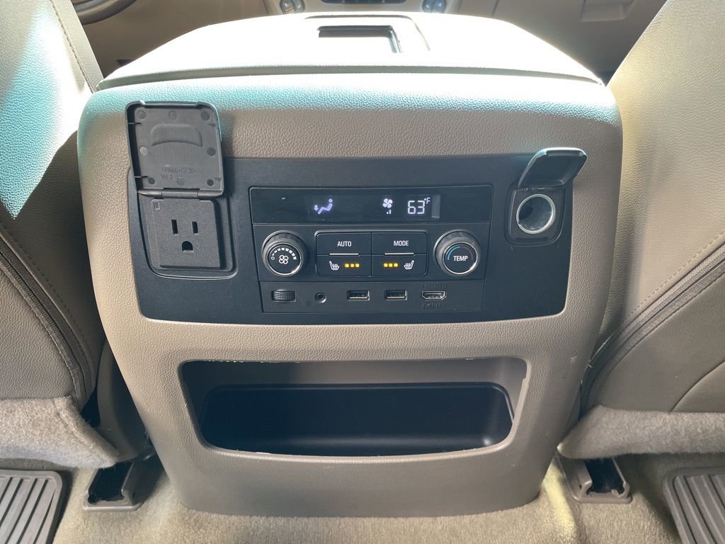 Used 2018 GMC Yukon XL SLT w/ Open Road Package AWD/4WD image 14
