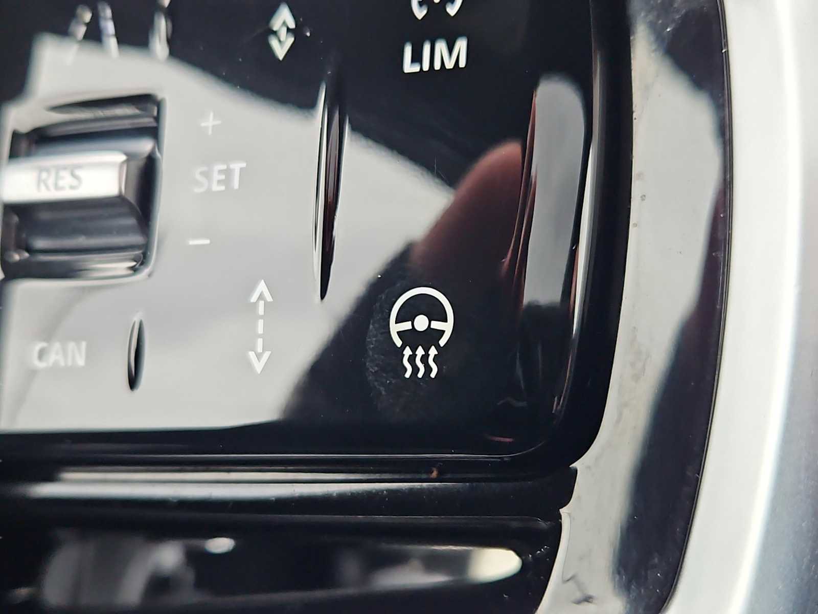 Used 2024 Land Rover Discovery Sport Dynamic SE AWD/4WD image 23