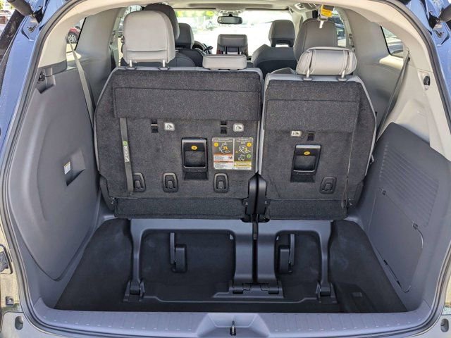 Used 2024 Toyota Sienna XLE FWD image 13