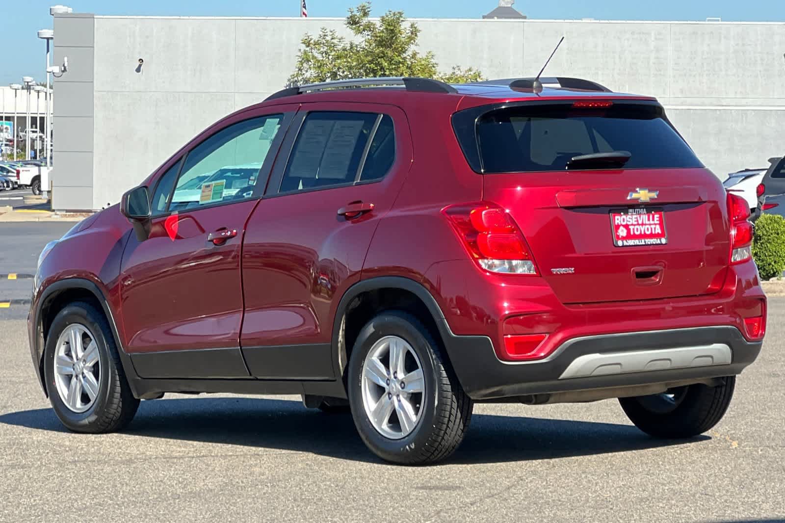 Used 2022 Chevrolet Trax LT w/ LT Convenience Package FWD image 7