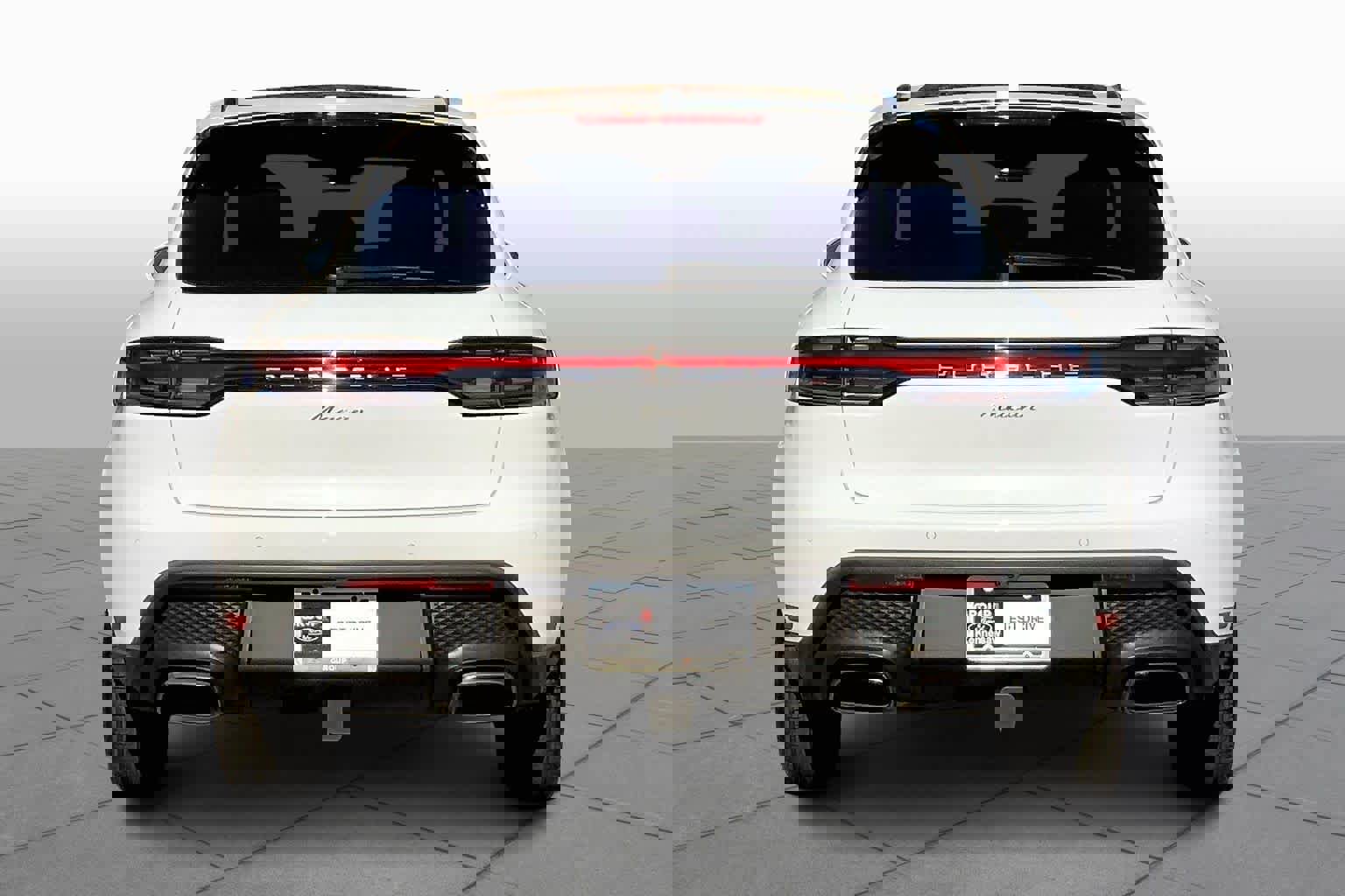 Used 2025 Porsche Macan image 4