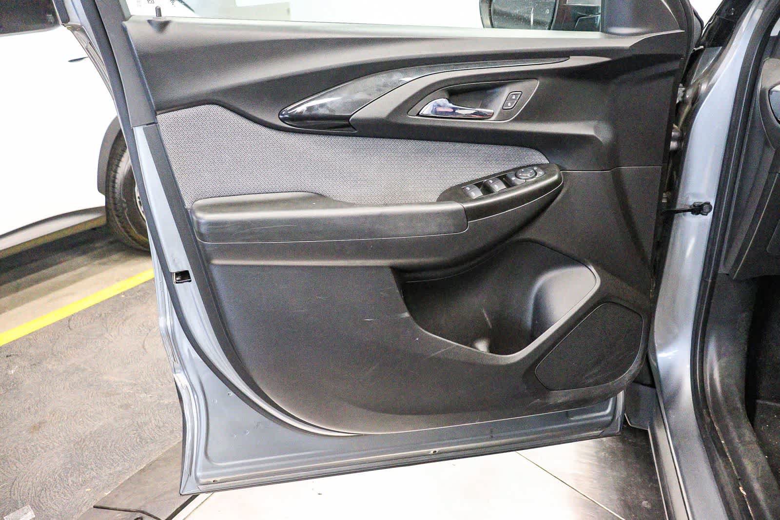 Used 2023 Chevrolet TrailBlazer LT w/ LPO, Blackout Package FWD image 13