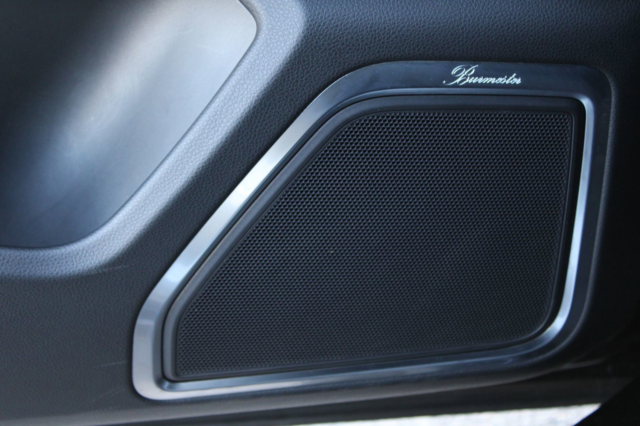 Certified 2023 Porsche Macan S image 15